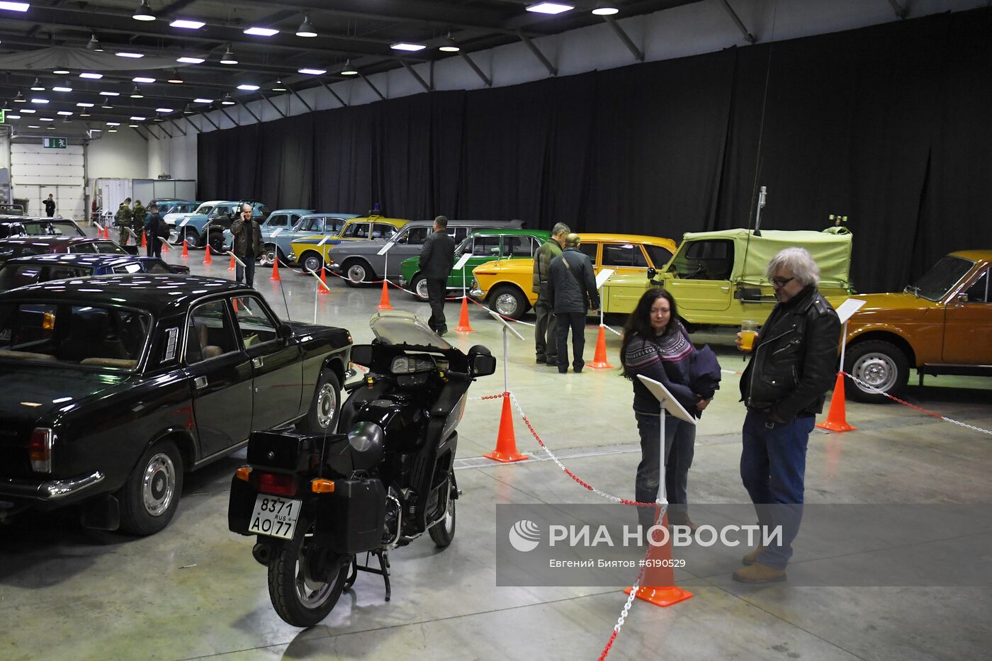 Открытие выставки ретро-автомобилей "Олдтаймер-Галерея"