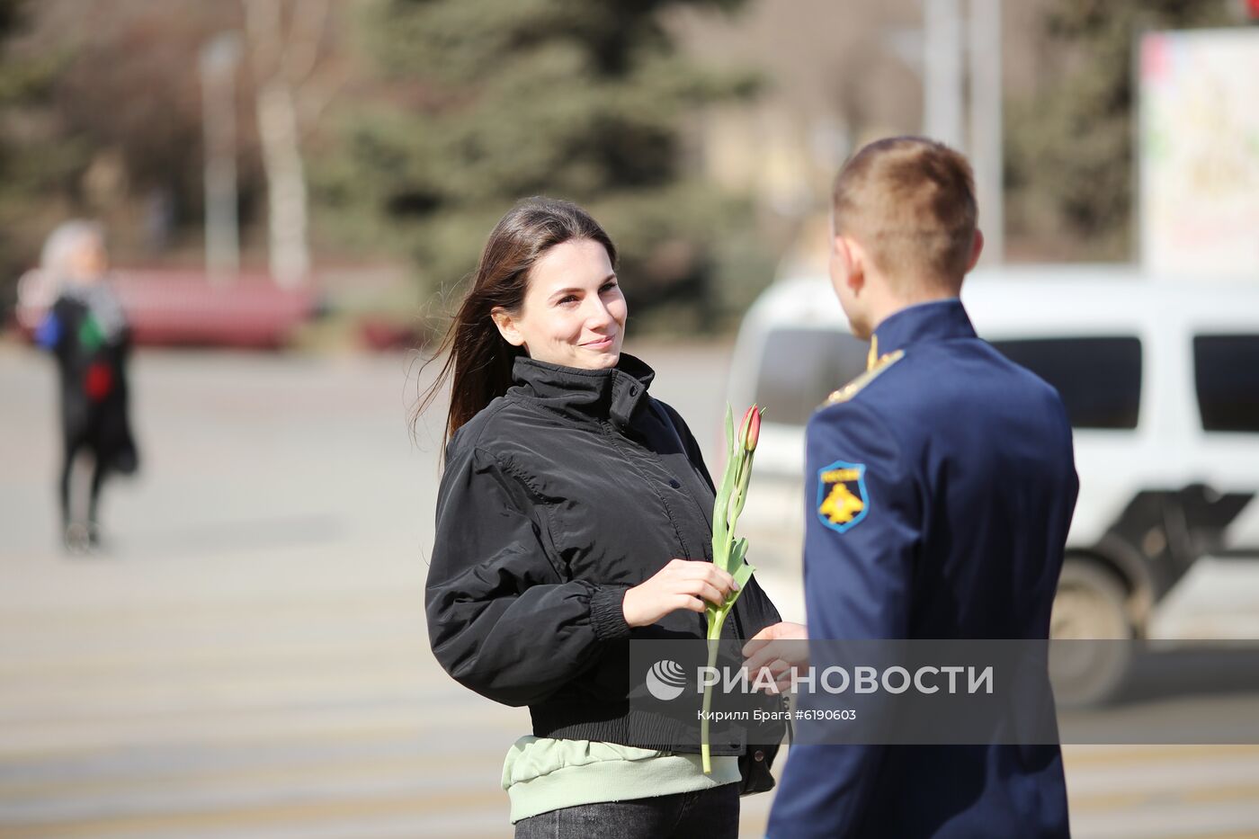 Военные летчики поздравили девушек с наступающим 8 марта