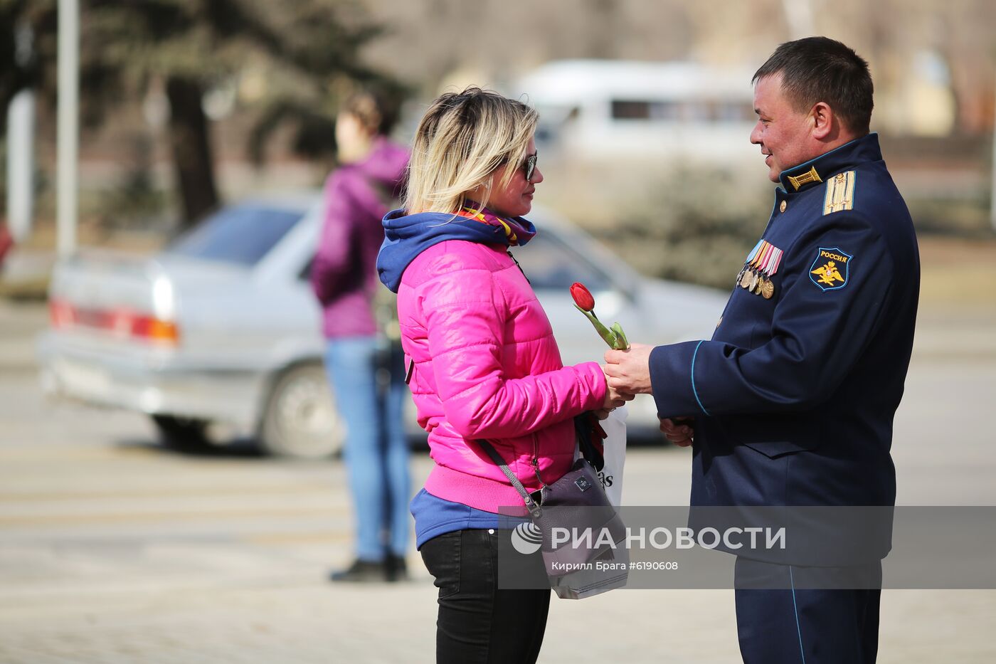 Военные летчики поздравили девушек с наступающим 8 марта