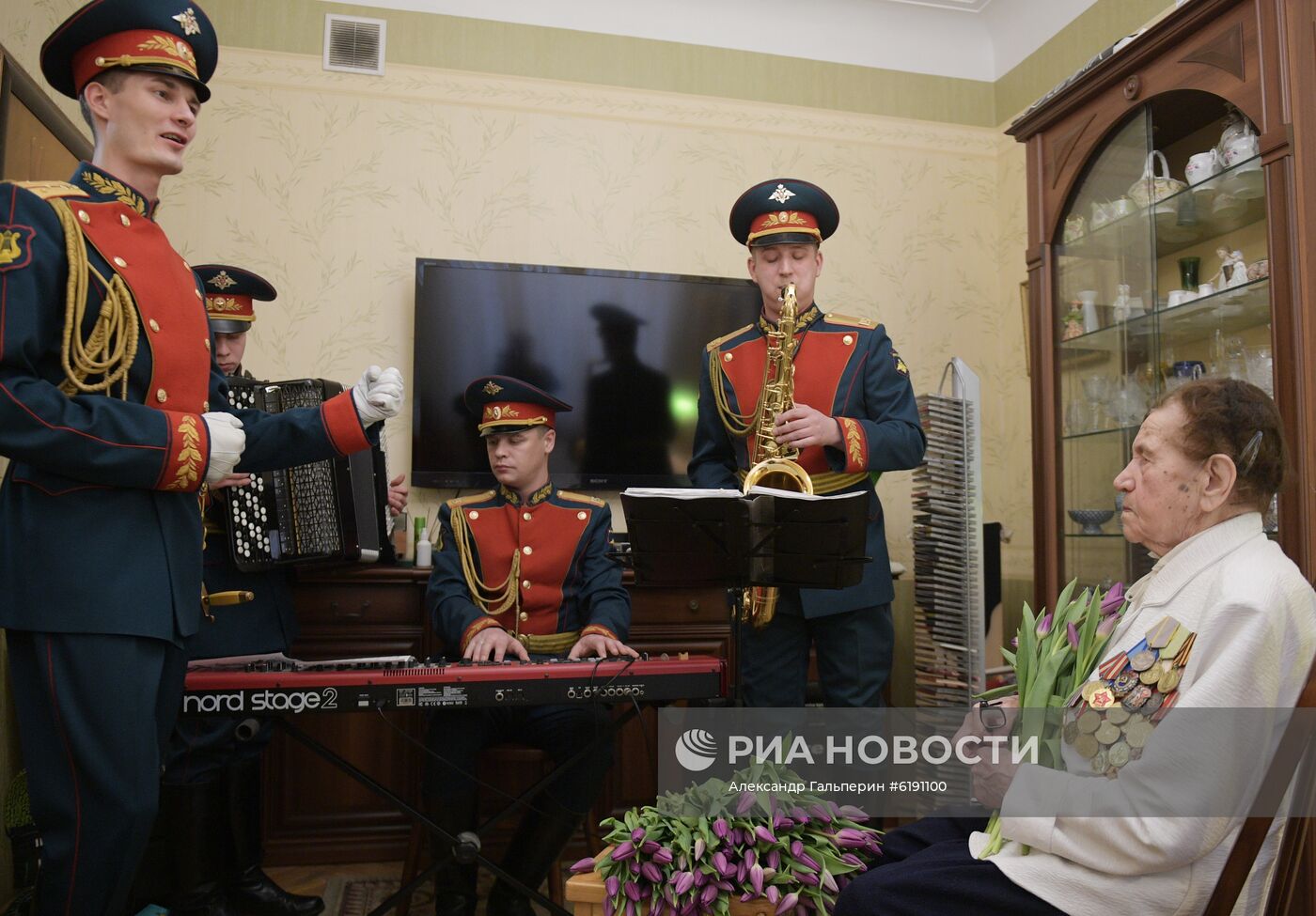 Ветерана Великой Отечественной войны З. Т. Зиновьеву поздравили с 8 Марта