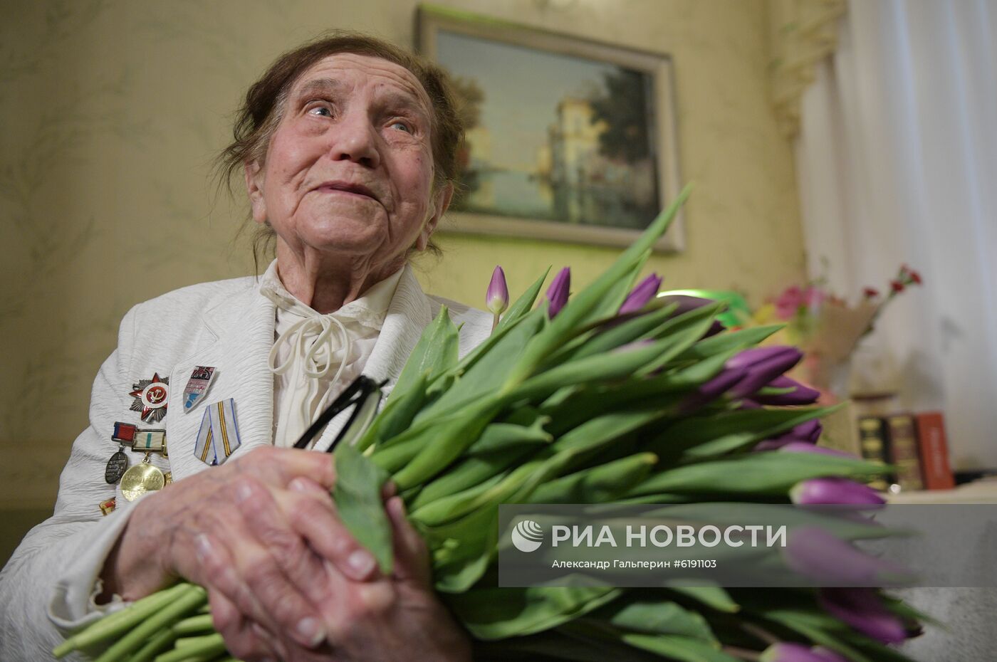 Ветерана Великой Отечественной войны З. Т. Зиновьеву поздравили с 8 Марта