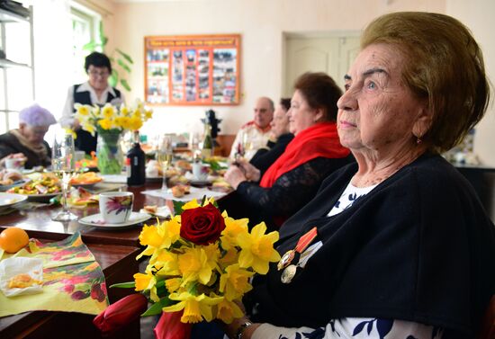 Поздравление женщин-ветеранов с 8 марта в Сочи