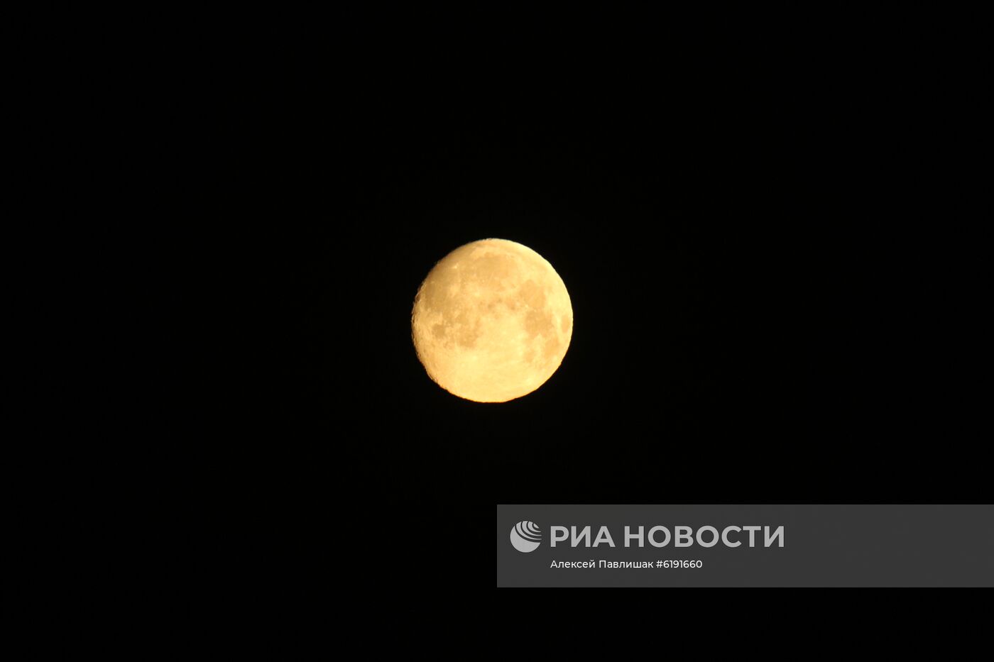 Полная луна в Крыму