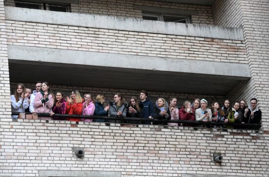 Акция "Петербург своих не бросает!"