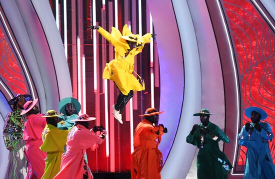 Праздничное шоу Валентина Юдашкина в Кремле