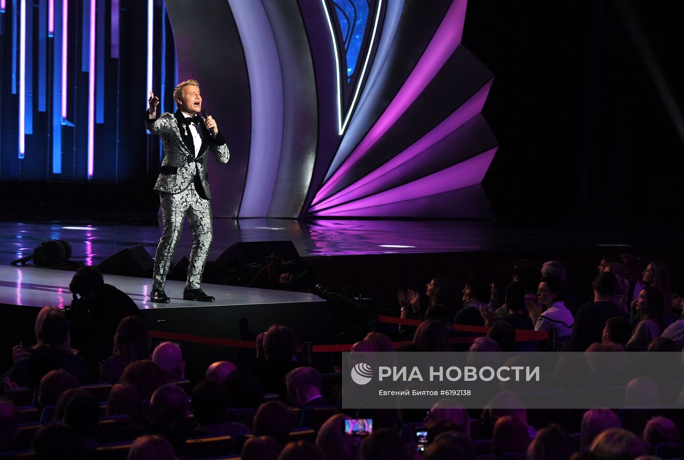 Праздничное шоу Валентина Юдашкина в Кремле