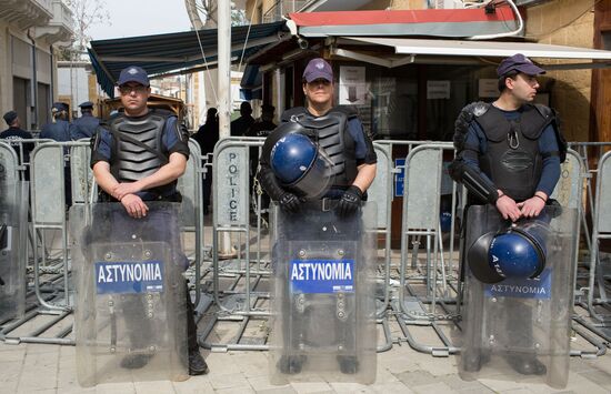 Перекрытие границы между северным и южным Кипром