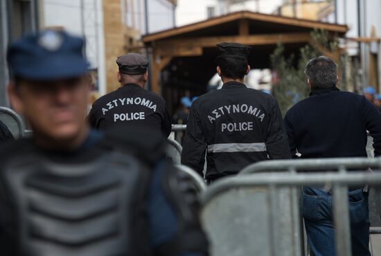 Перекрытие границы между северным и южным Кипром