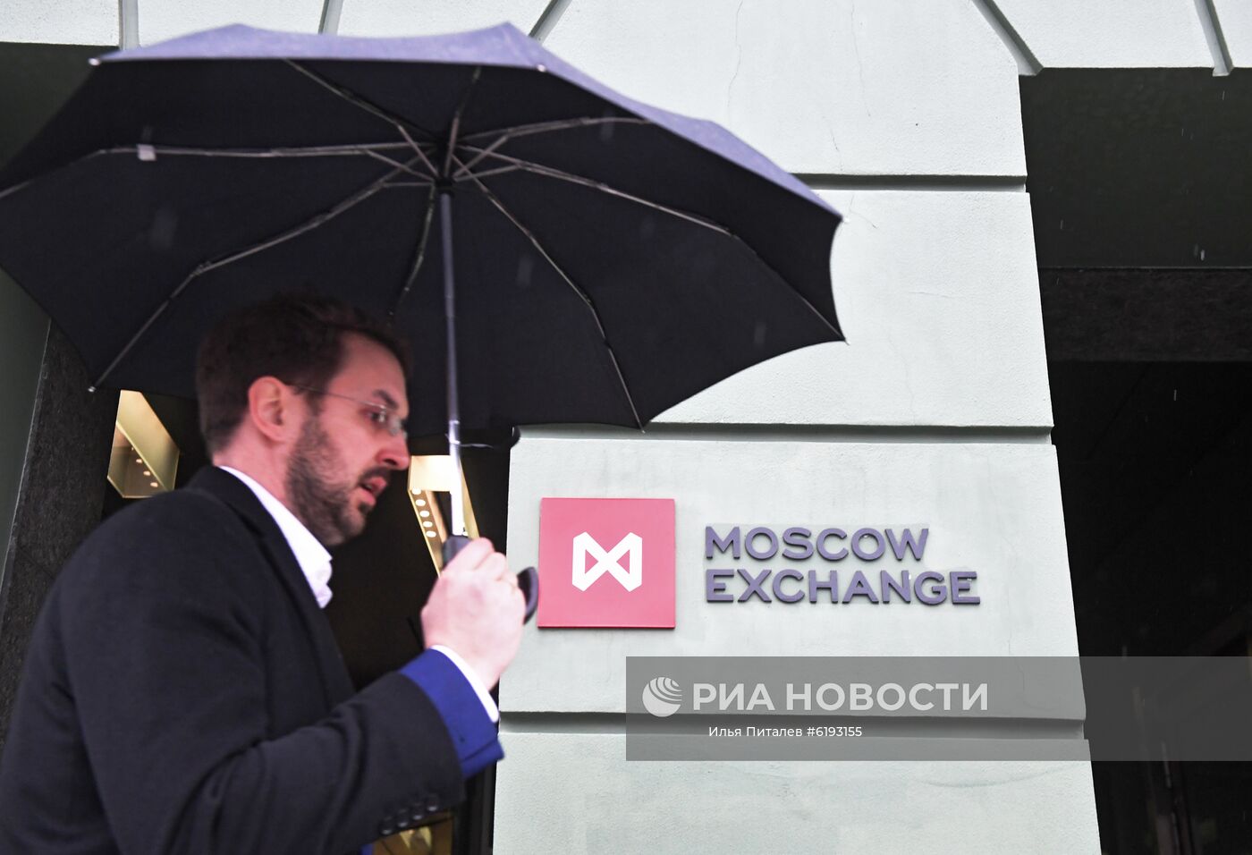 Московская биржа перед открытием торгов 