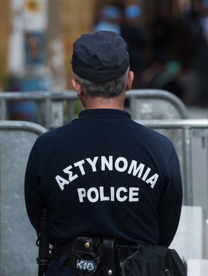 Перекрытие границы между северным и южным Кипром