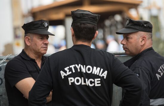 Перекрытие границы между северным и южным Кипром