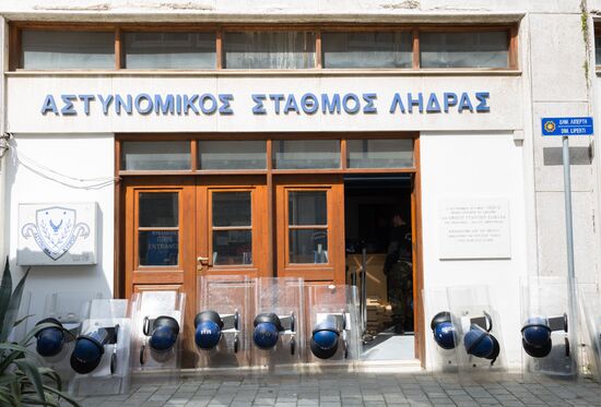 Перекрытие границы между северным и южным Кипром