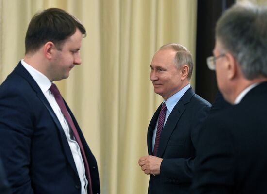 Президент РФ В. Путин провел встречу с инвесторами