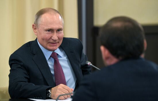 Президент РФ В. Путин провел встречу с инвесторами