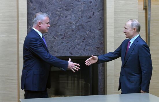 Президент РФ В. Путин провел встречу с генсеком ОДКБ С. Засем