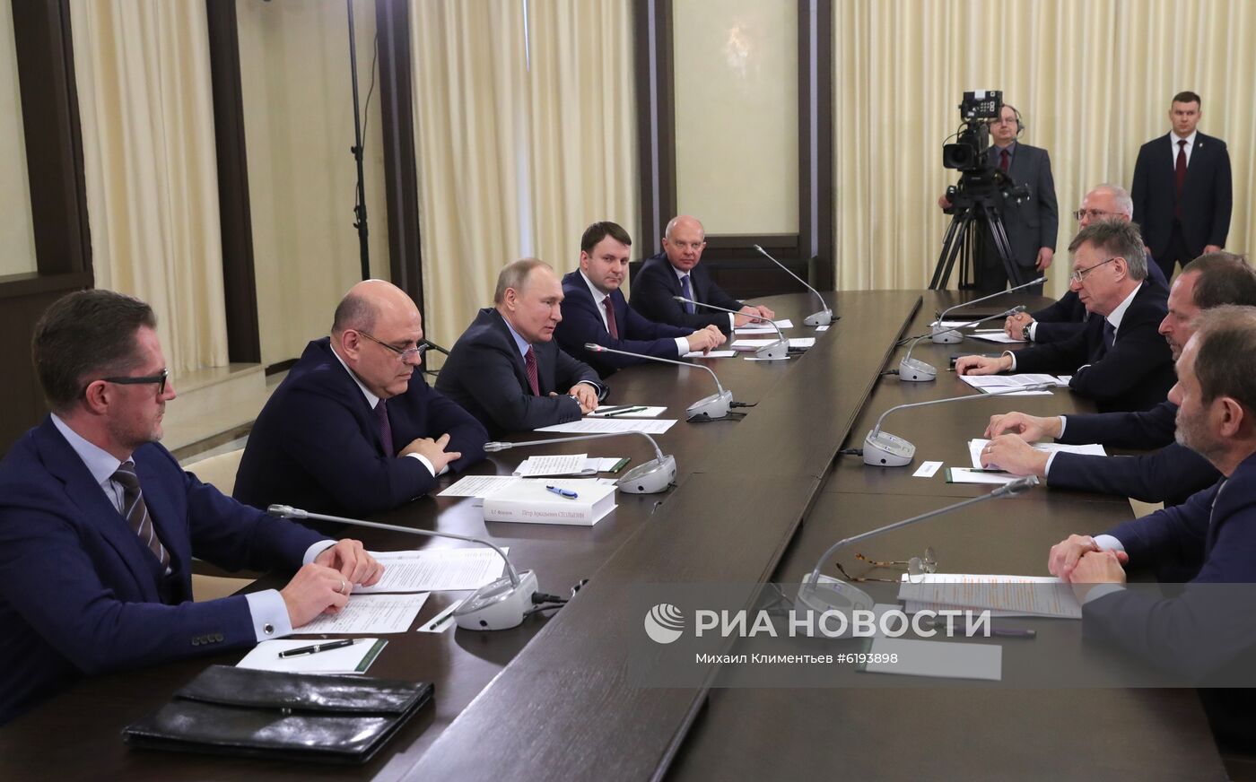 Президент РФ В. Путин провел встречу с инвесторами