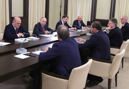 Президент РФ В. Путин провел встречу с инвесторами