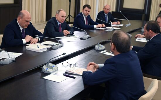 Президент РФ В. Путин провел встречу с инвесторами
