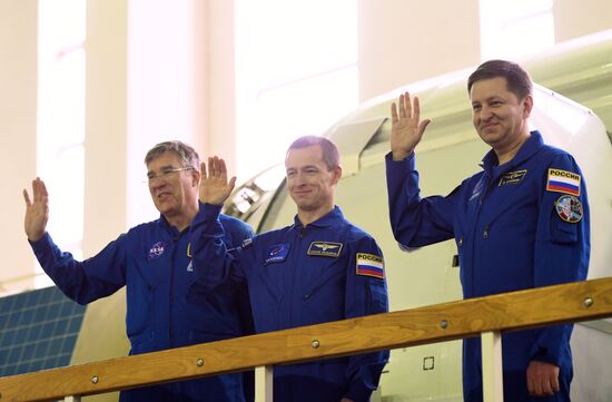 Комплексные тренировки экипажа МКС-63 