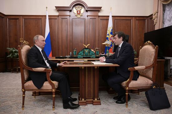 Президент РФ В. Путин встретился с министром просвещения РФ С. Кравцовым