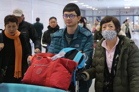 Пассажиры в аэропорту Пулково