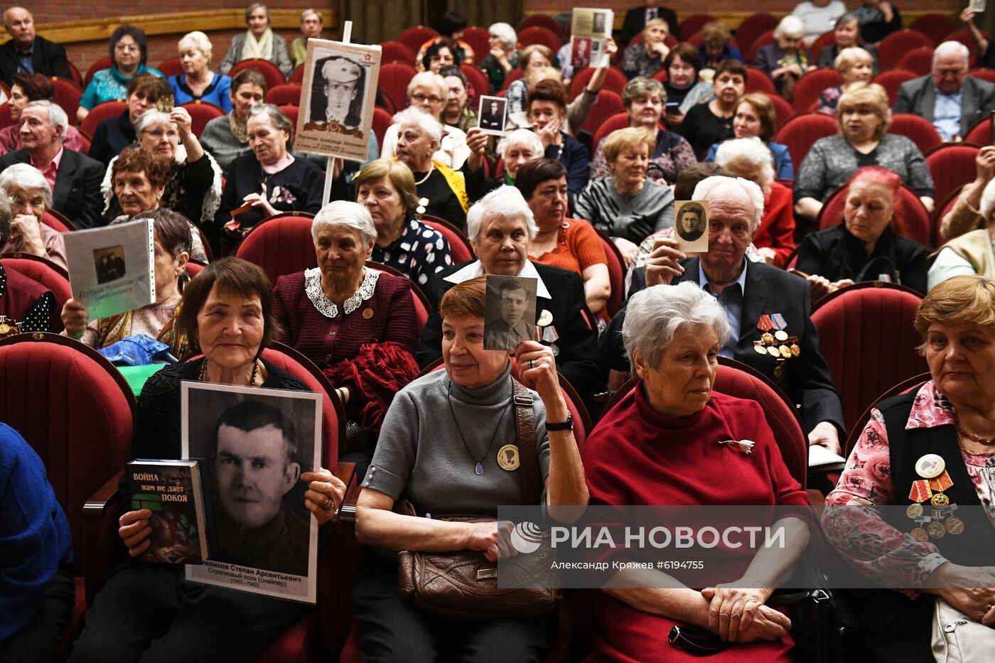 Спектакль "Когда папа вернется с войны" для ветеранов ВОВ