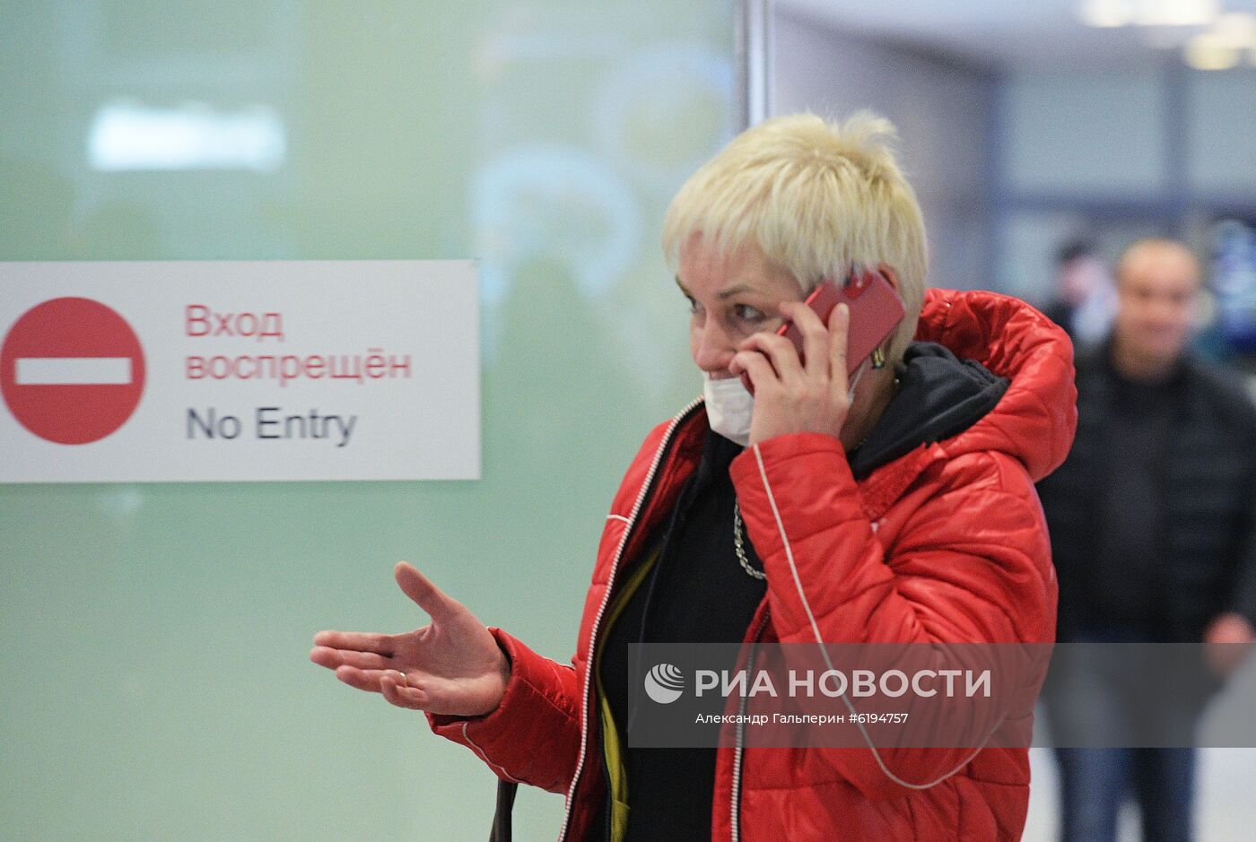 Пассажиры в аэропорту Пулково