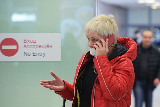 Пассажиры в аэропорту Пулково