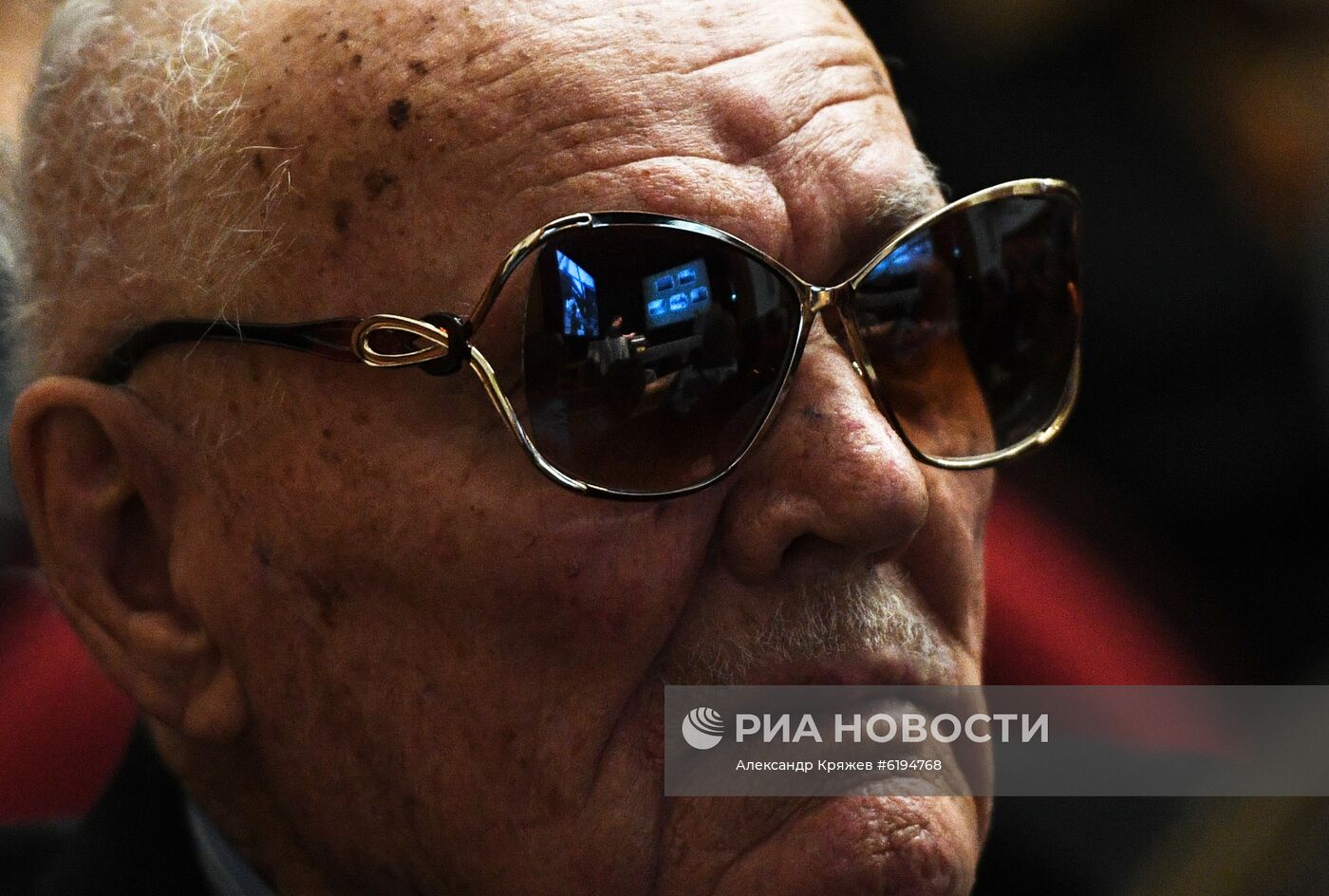 Спектакль "Когда папа вернется с войны" для ветеранов ВОВ