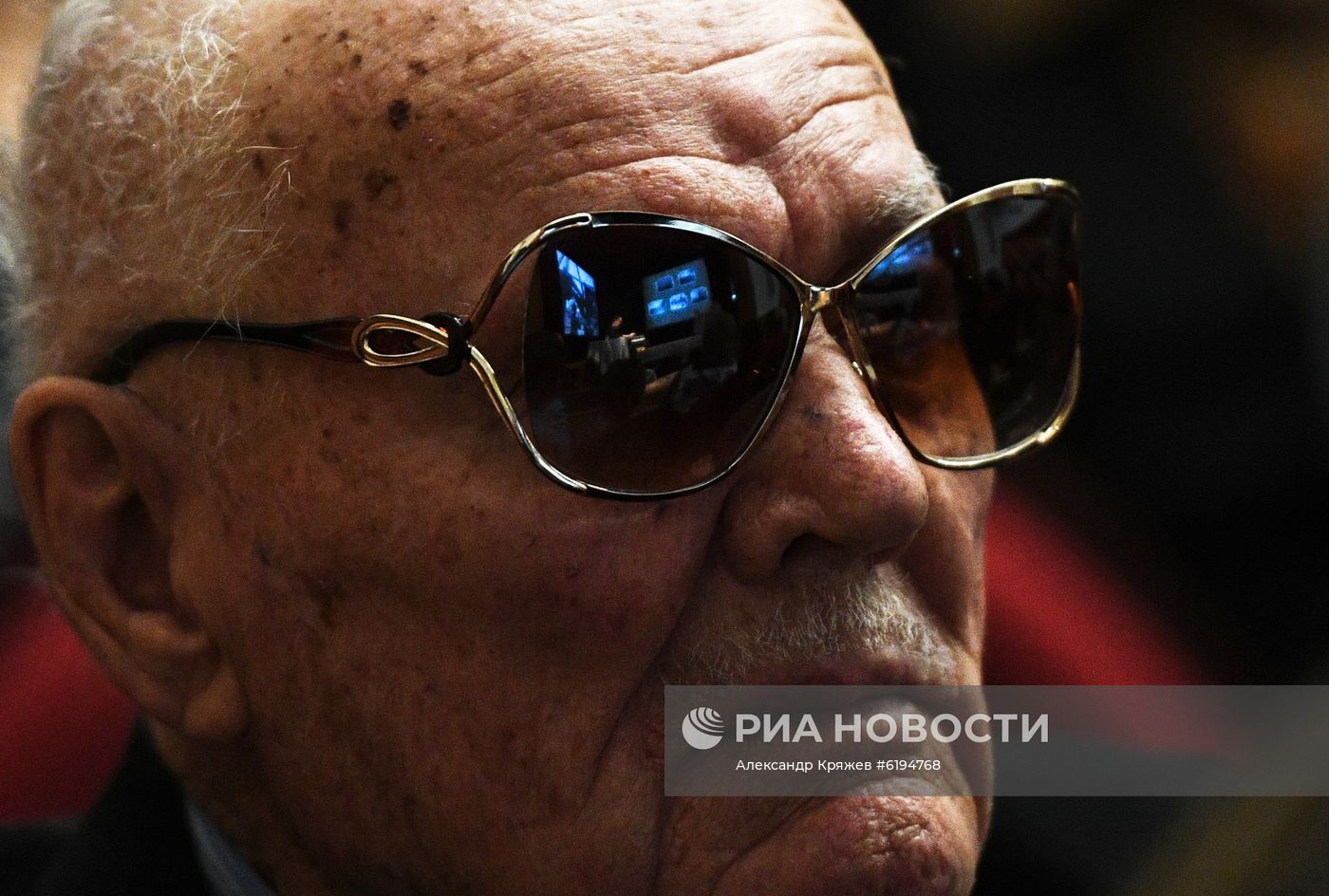 Спектакль "Когда папа вернется с войны" для ветеранов ВОВ