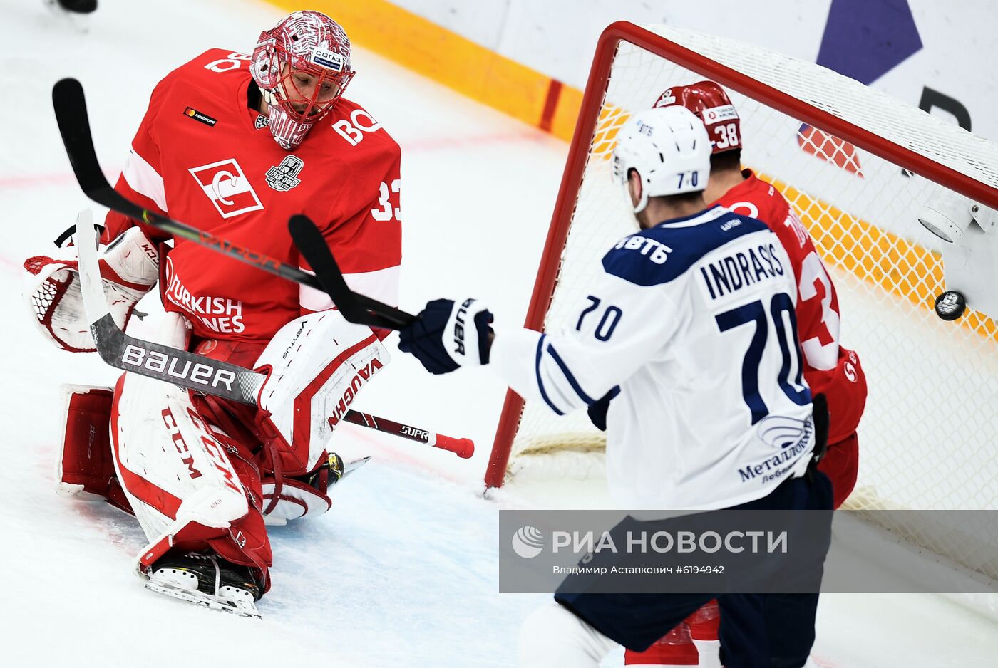 Хоккей. КХЛ. Матч "Спартак" – "Динамо" (Москва)