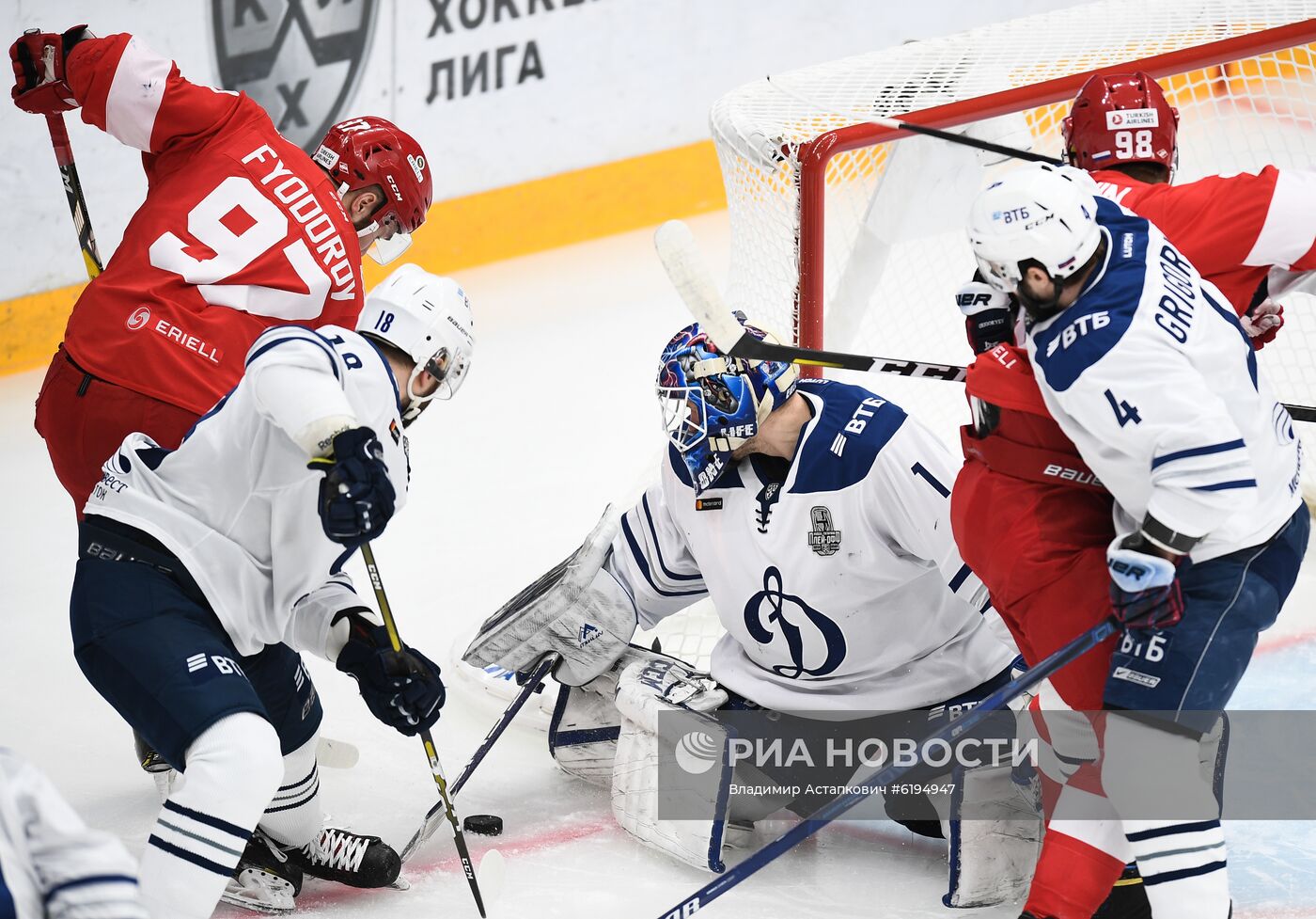 Хоккей. КХЛ. Матч "Спартак" – "Динамо" (Москва)