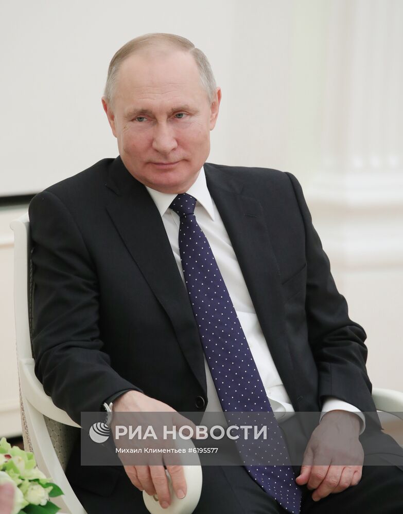 Президент РФ В. Путин встретился с президентом Южной Осетии А. Бибиловым