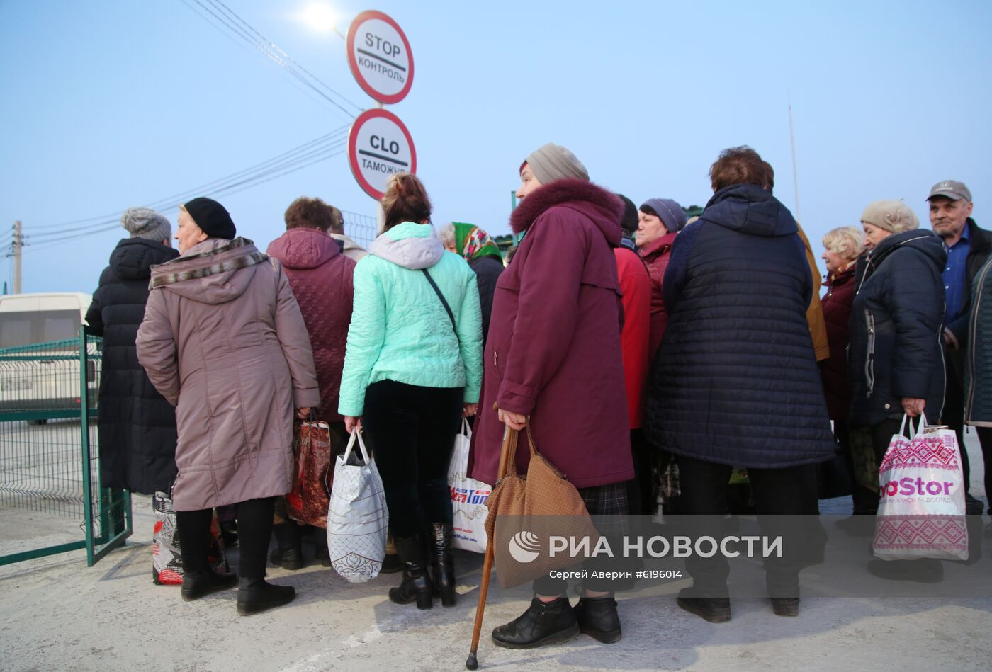 Украина ограничила количество КПП на границе с Донбассом