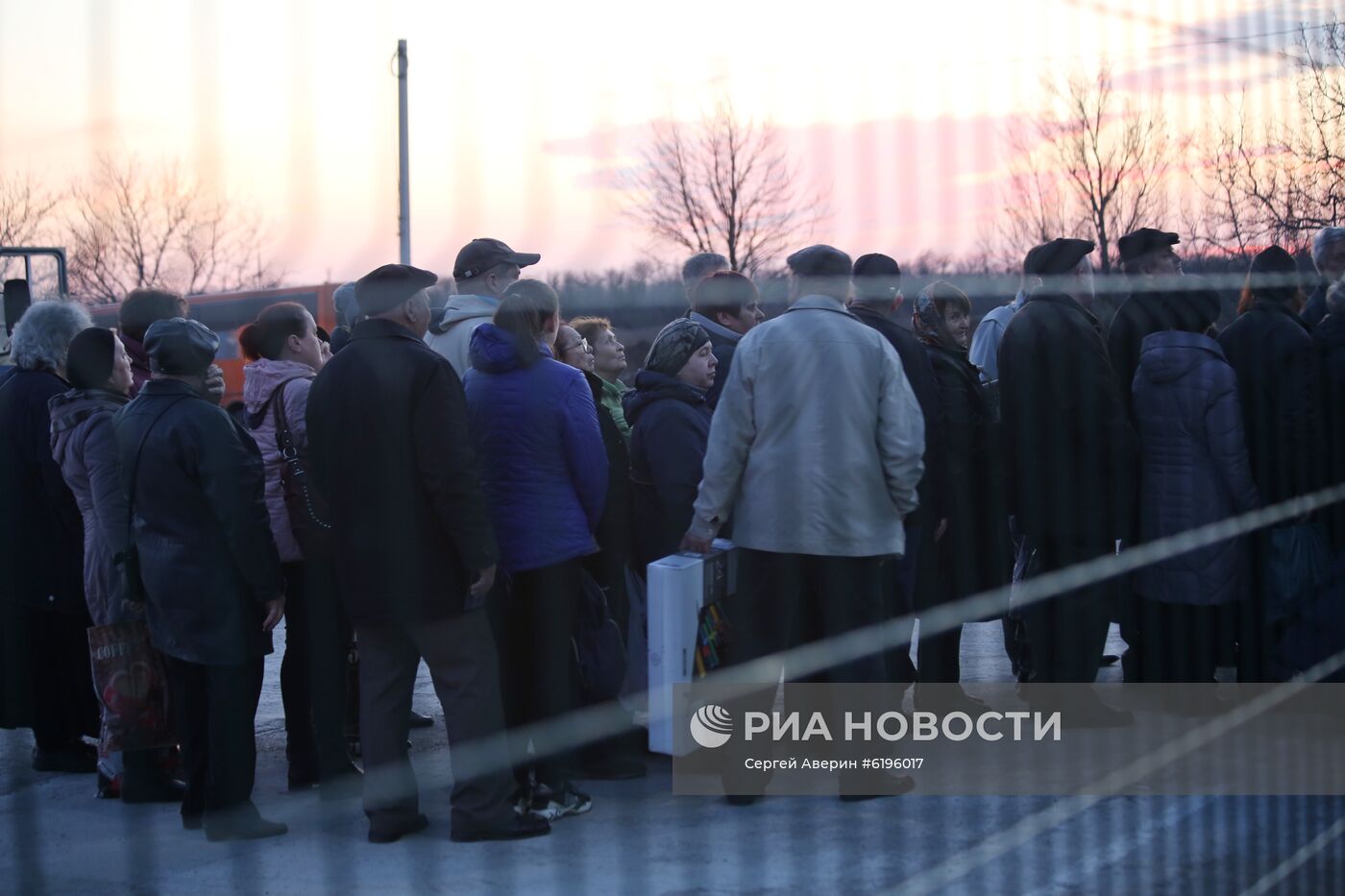 Украина ограничила количество КПП на границе с Донбассом