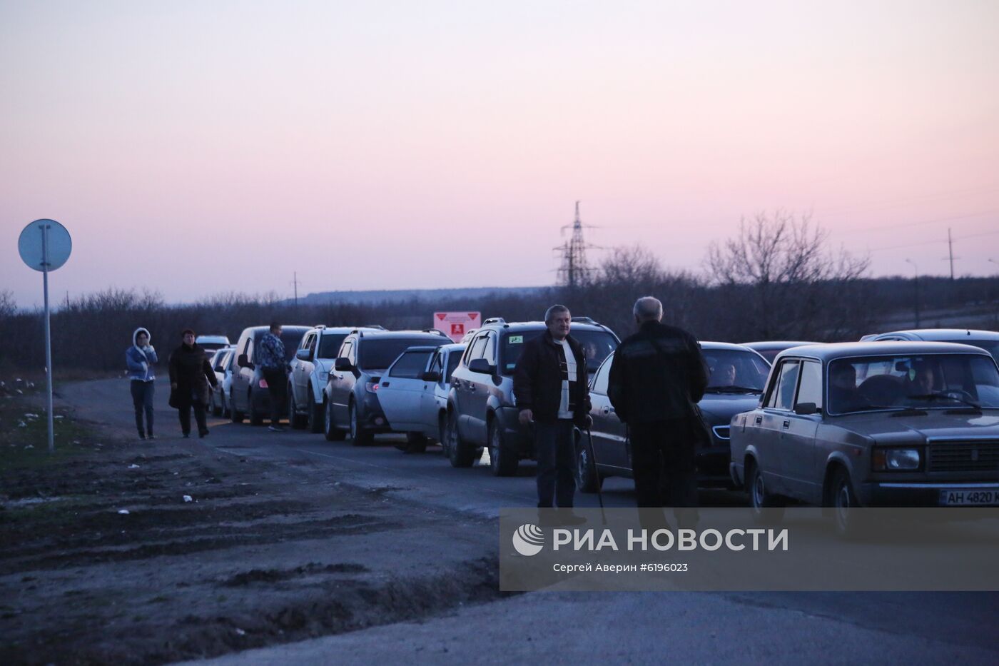 Украина ограничила количество КПП на границе с Донбассом