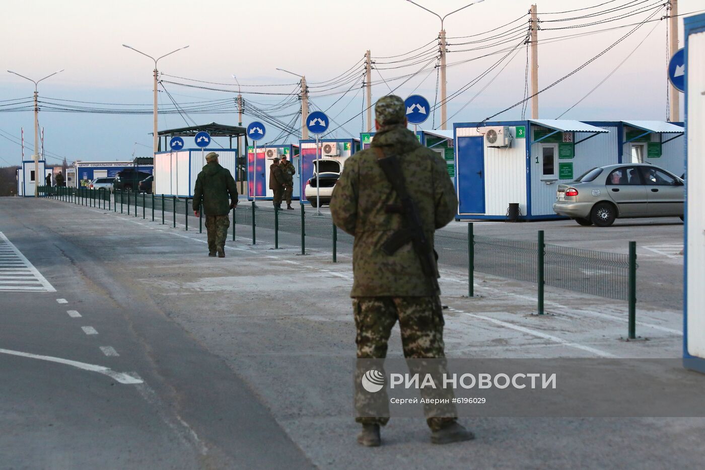 Украина ограничила количество КПП на границе с Донбассом