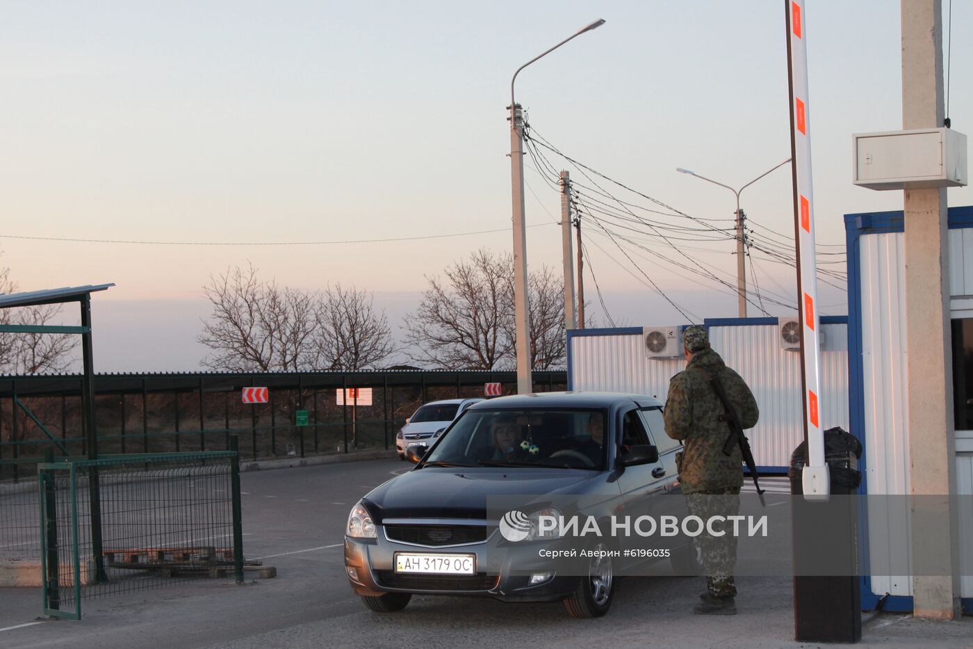 Украина ограничила количество КПП на границе с Донбассом