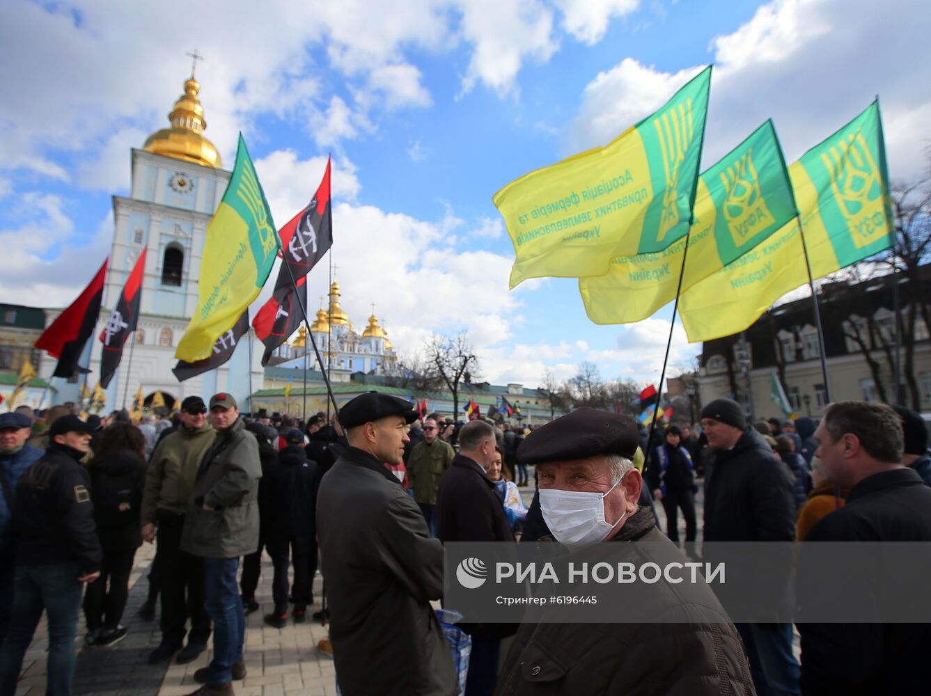 Марш националистов в День добровольца в Киеве