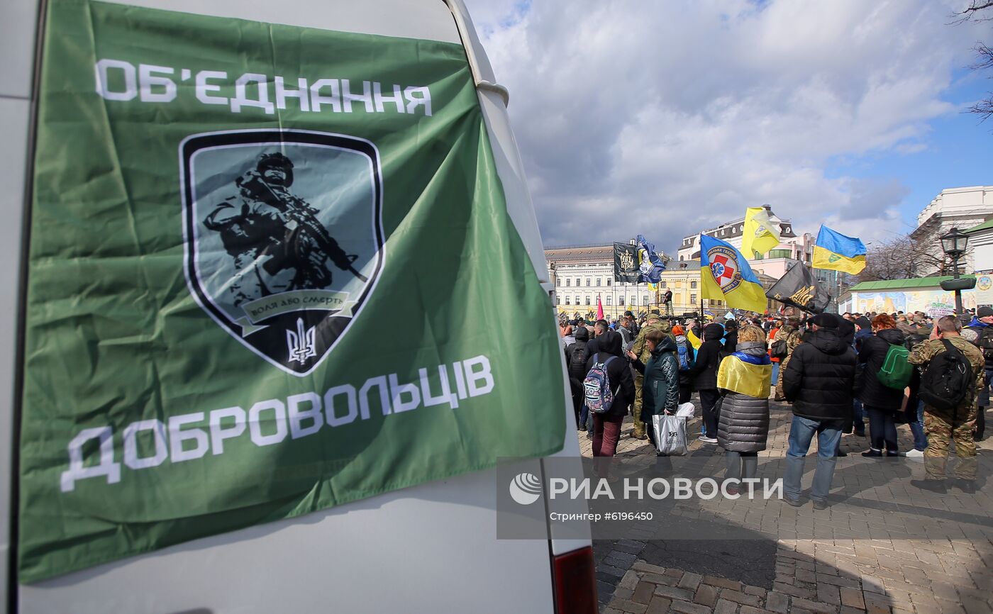 Марш националистов в День добровольца в Киеве