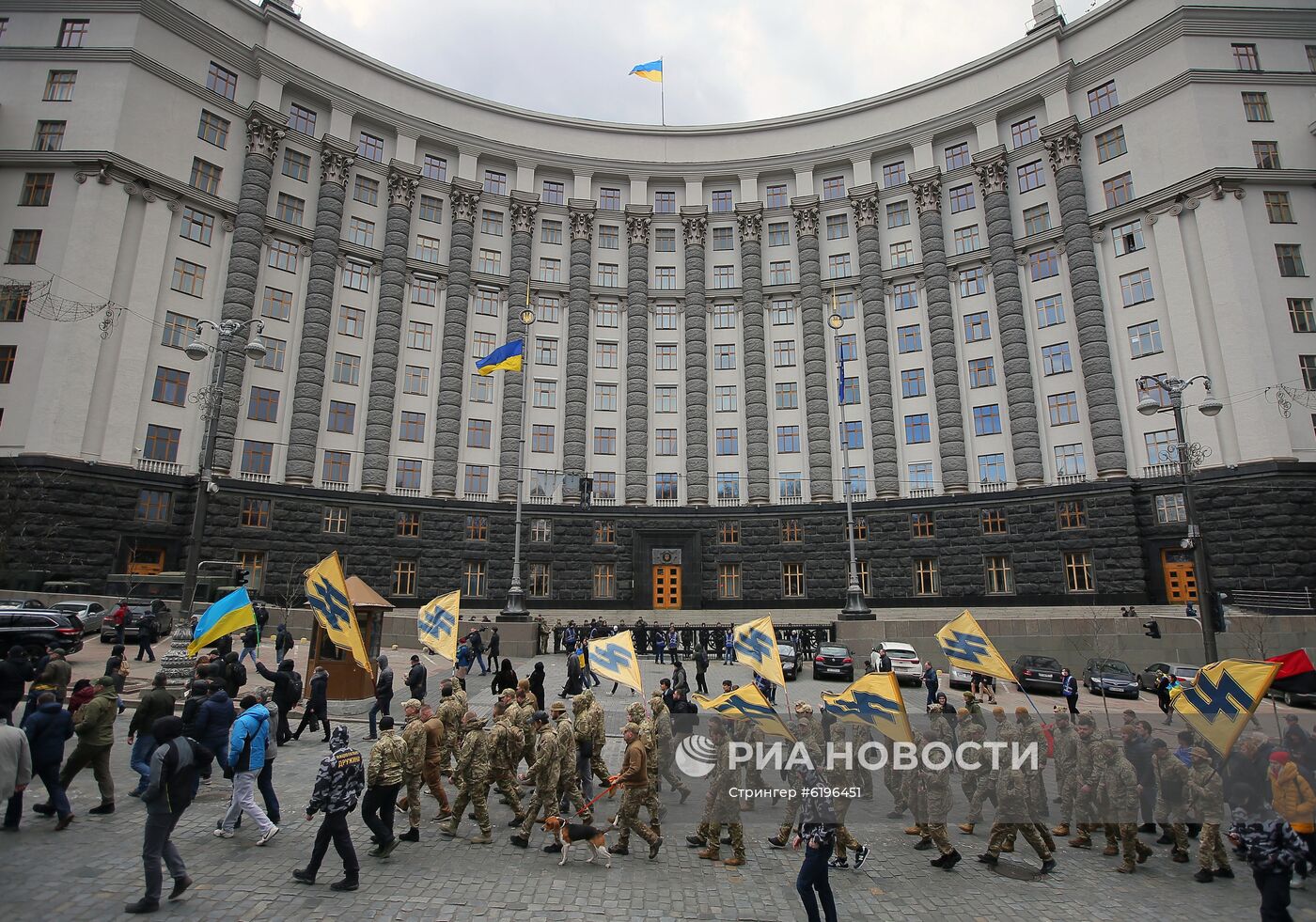 Марш националистов в День добровольца в Киеве