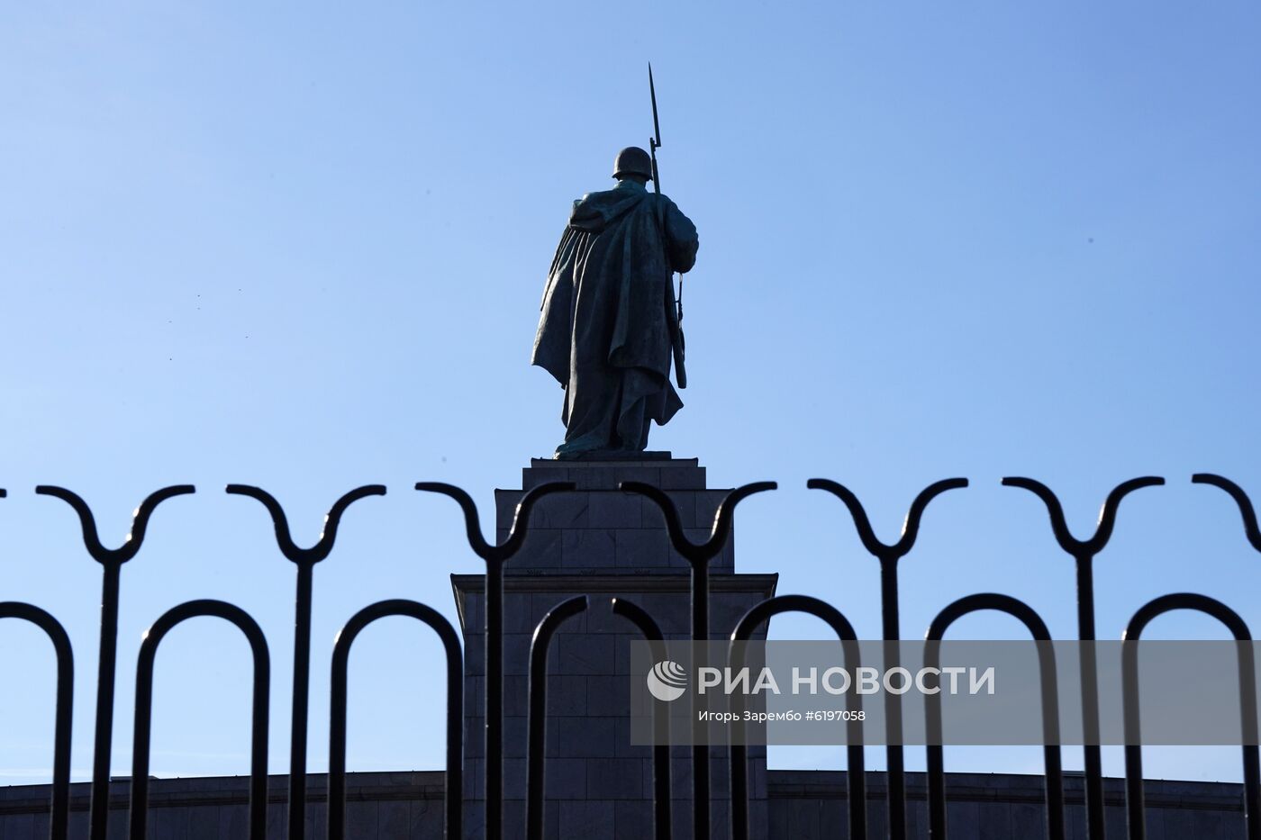 Мемориал павшим советским воинам в Тиргартене