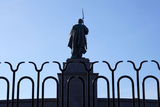 Мемориал павшим советским воинам в Тиргартене