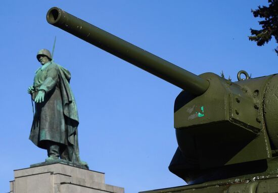 Мемориал павшим советским воинам в Тиргартене