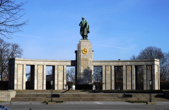 Мемориал павшим советским воинам в Тиргартене