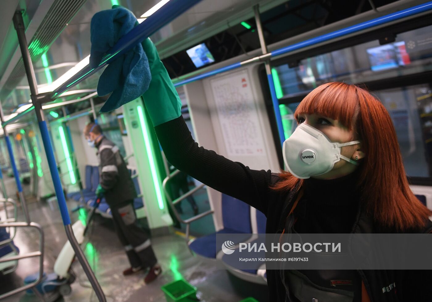 Санитарная обработка вагонов метро в связи с коронавирусом