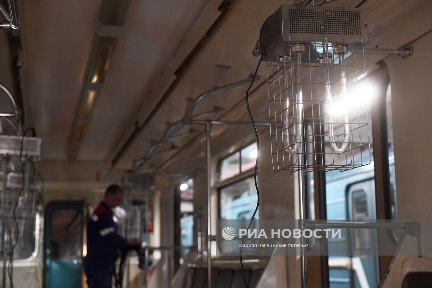 Санитарная обработка вагонов метро в связи с коронавирусом
