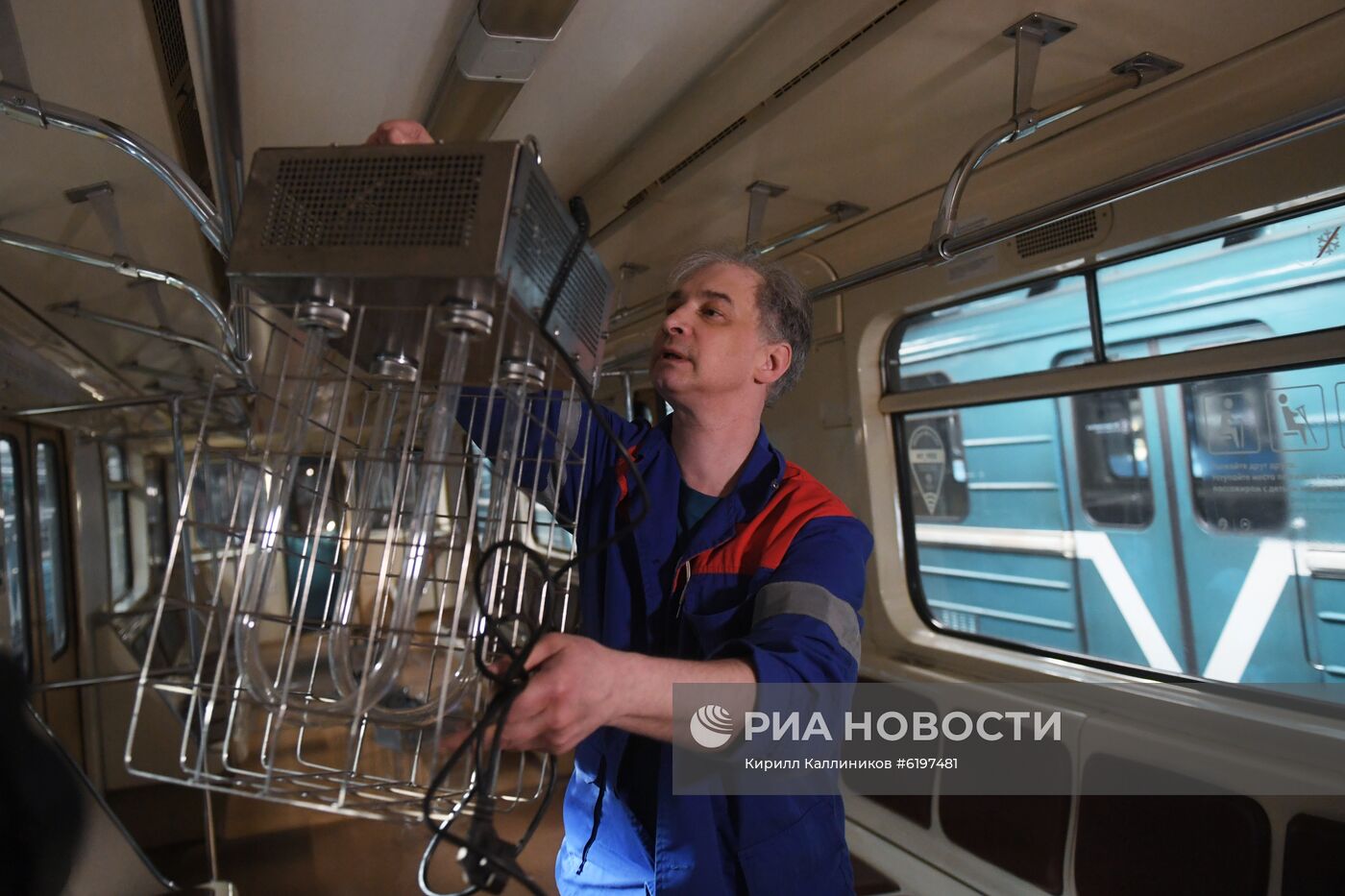 Санитарная обработка вагонов метро в связи с коронавирусом