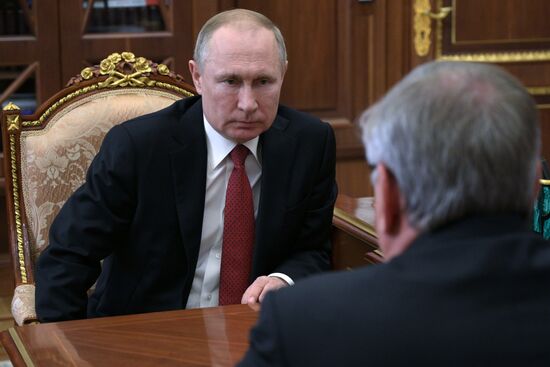 Президент РФ В. Путин встретился с председателем правления ВТБ А. Костиным
