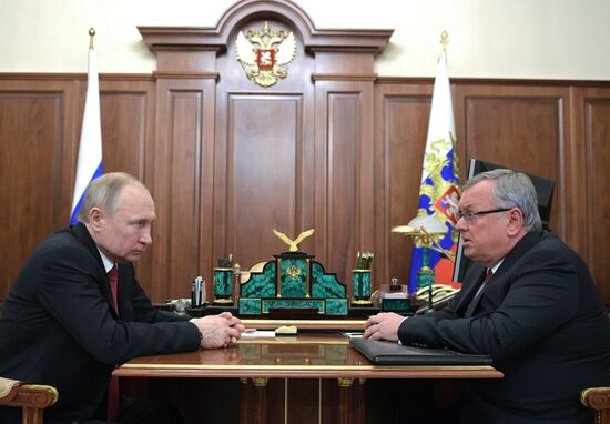 Президент РФ В. Путин встретился с председателем правления ВТБ А. Костиным